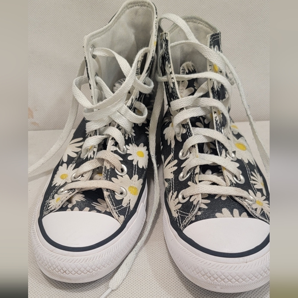 CONVERSE CHUCK TAYLOR HIGH TOP FLORAL DAISY PATTERN WITH SIDE POCKET - Picture 3 of 8